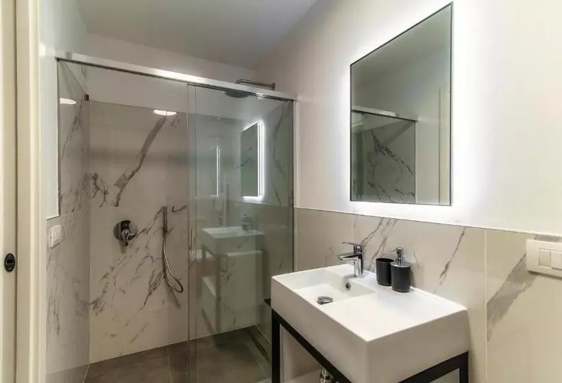 Hotelli La Vignetta Cernobbio