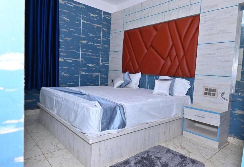 Hotel The Palace Suites