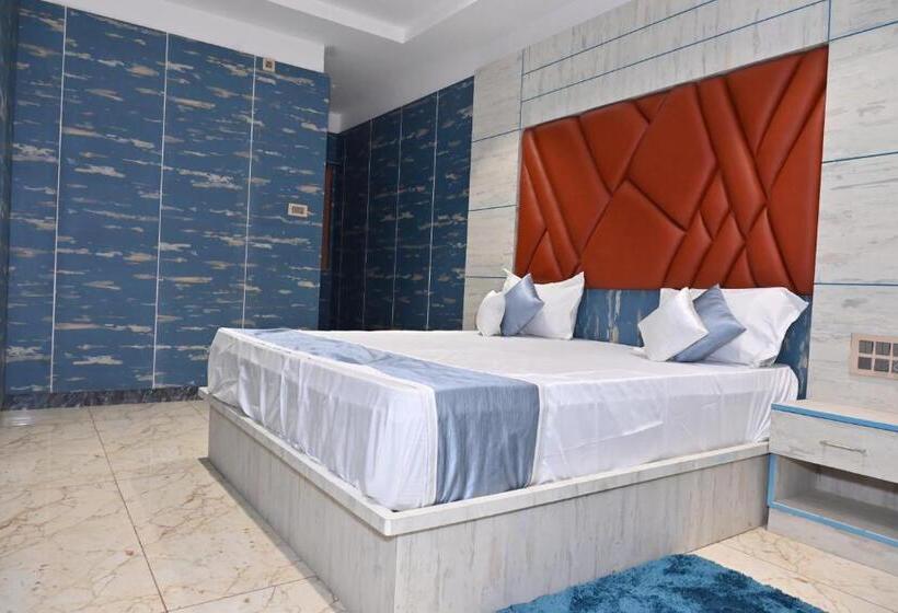 Hotel The Palace Suites