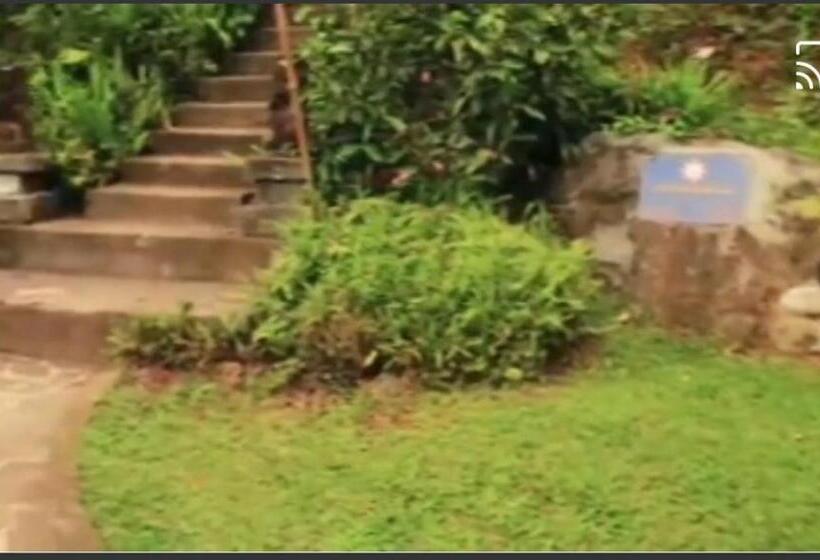 بنسيون Arnata Guest House & Pasraman Yoga Lokanata