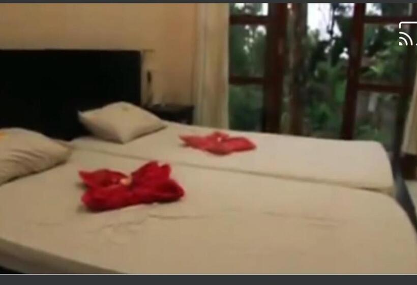 بنسيون Arnata Guest House & Pasraman Yoga Lokanata