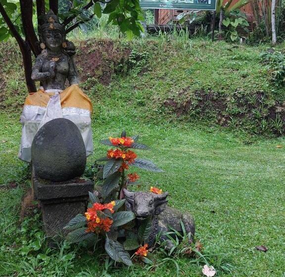 بنسيون Arnata Guest House & Pasraman Yoga Lokanata