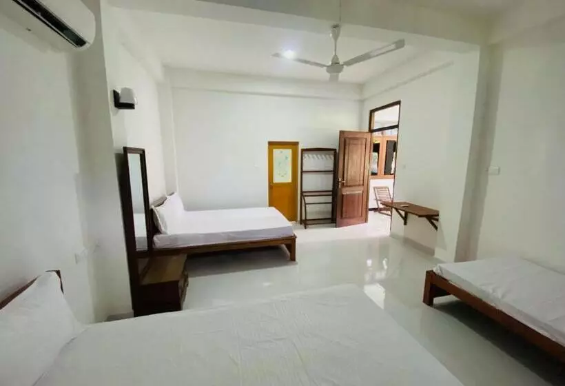 ペンション Golden City Resort Anuradhapura
