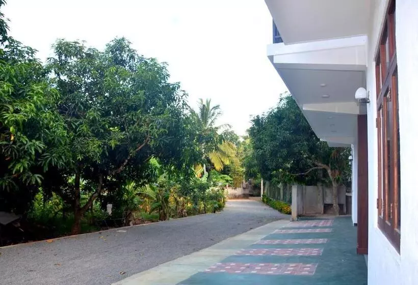 ペンション Golden City Resort Anuradhapura