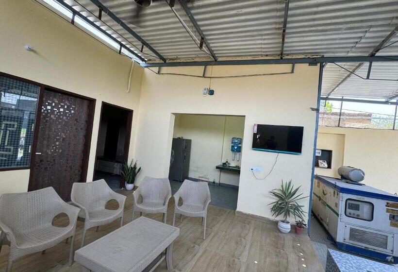 פנסיון Homely Escapes