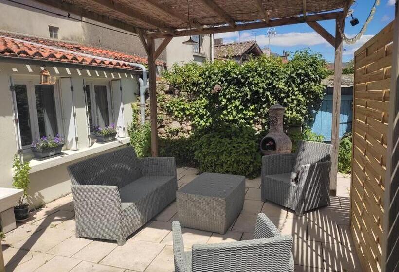 펜션 Maison De Bourg Spacieuse Avec Terrasse