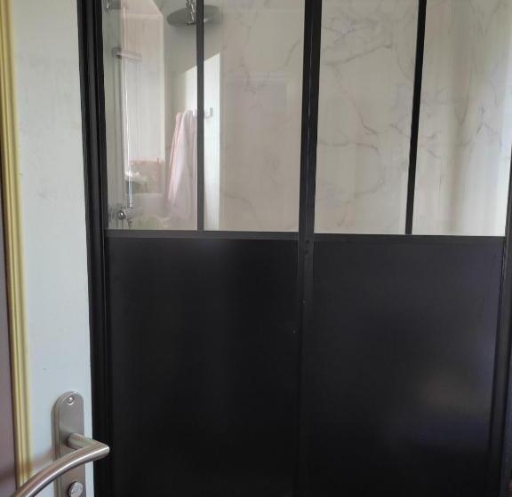 펜션 Maison De Bourg Spacieuse Avec Terrasse