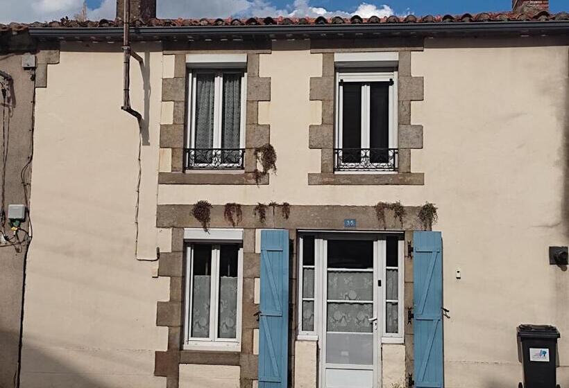 펜션 Maison De Bourg Spacieuse Avec Terrasse