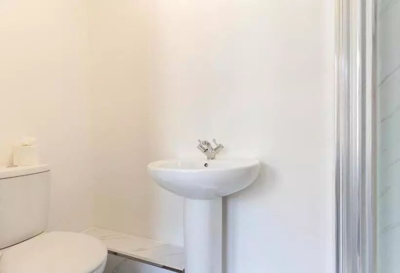 ペンション Suite #4   Central Location   Private Ensuite, Smart Tv, Fast Wifi And Free Parking   By Yoko Proper