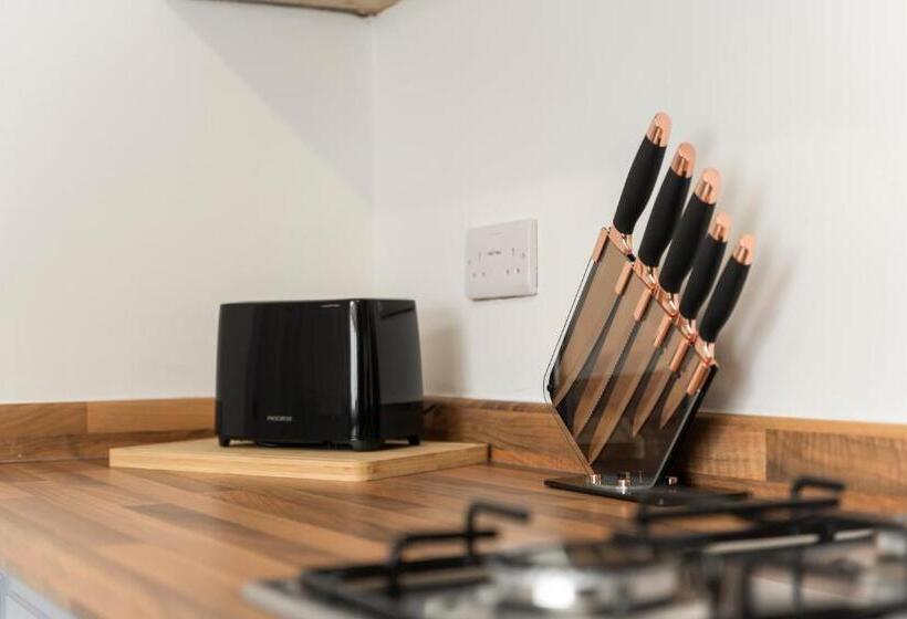 פנסיון Suite #4 Central Location Private Ensuite, Smart Tv, Fast Wifi And Free Parking By Yoko Proper