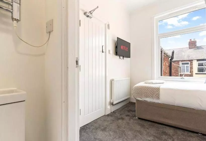 ペンション Suite #4   Central Location   Private Ensuite, Smart Tv, Fast Wifi And Free Parking   By Yoko Proper
