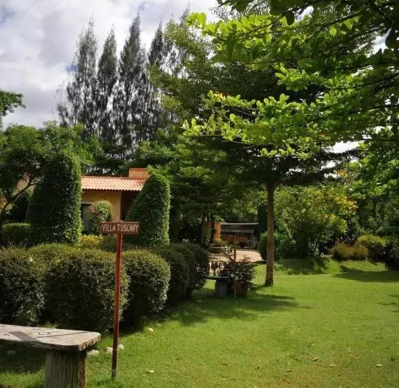 Villa Tuscany Country Resort