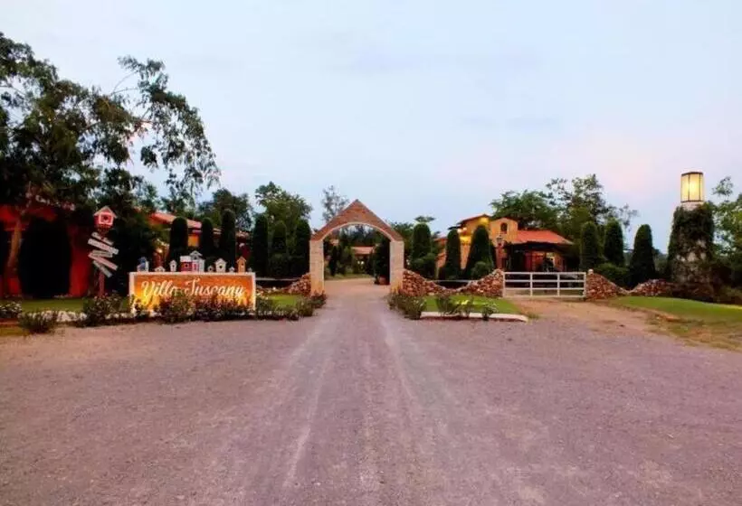 Villa Tuscany Country Resort