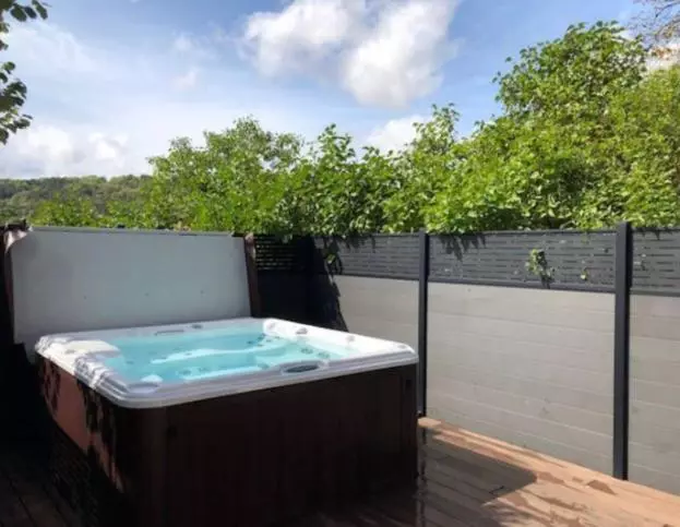 Aamiaismajoitus (B&B) Chambre Avec Accès Jacuzzi