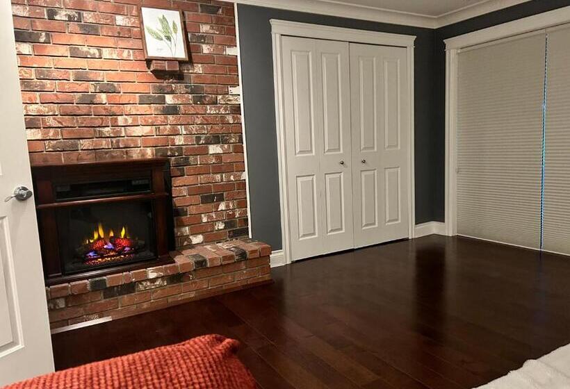 تختخواب و صبحانه North Vancouver Lynn Valley Two Bedrooms Suite