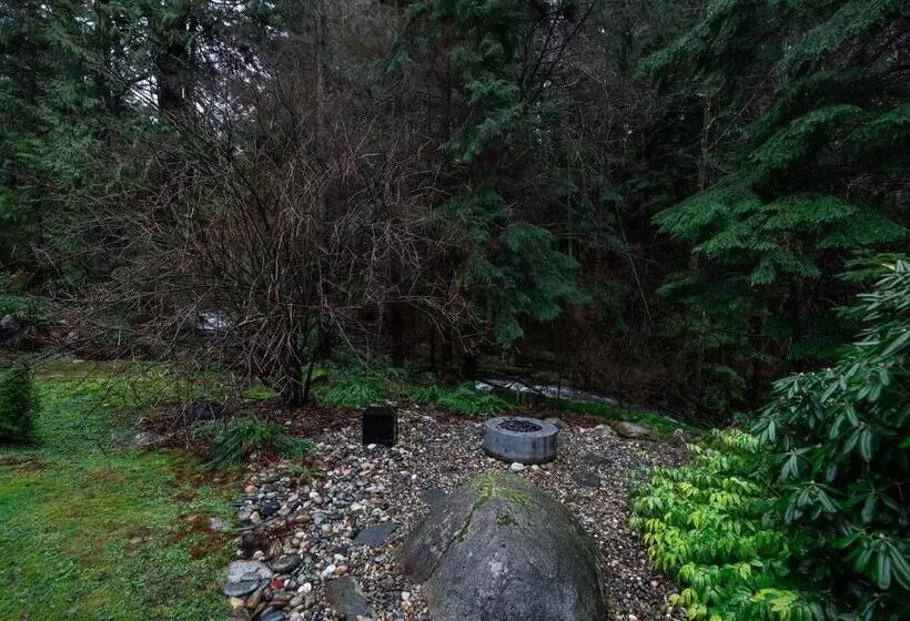 ベッドアンドブレックファースト North Vancouver Lynn Valley Two Bedrooms Suite