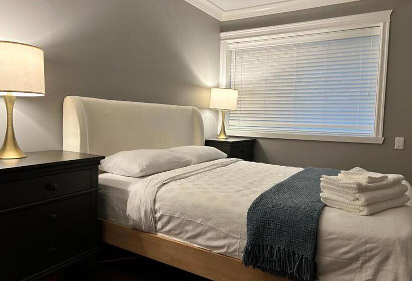 تختخواب و صبحانه North Vancouver Lynn Valley Two Bedrooms Suite