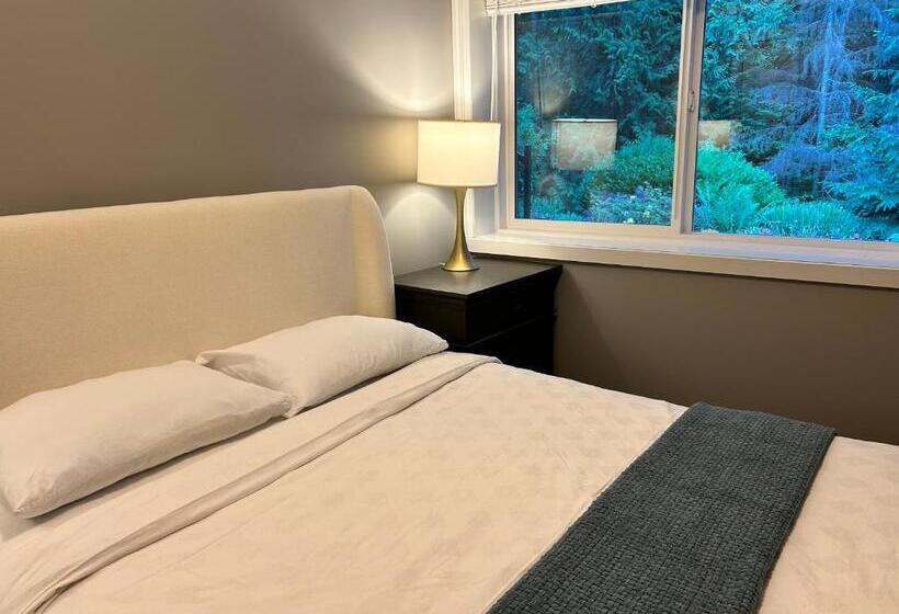 تختخواب و صبحانه North Vancouver Lynn Valley Two Bedrooms Suite