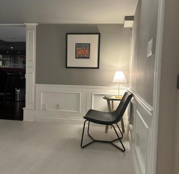 تختخواب و صبحانه North Vancouver Lynn Valley Two Bedrooms Suite