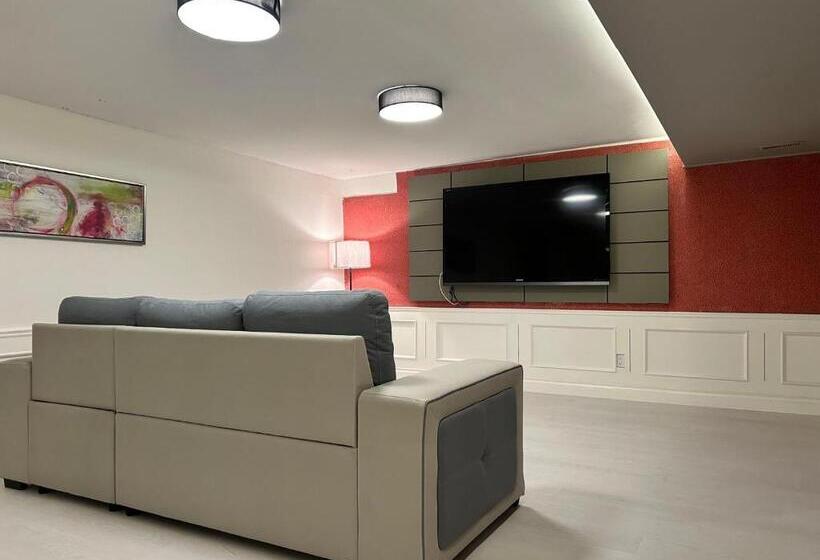 تختخواب و صبحانه North Vancouver Lynn Valley Two Bedrooms Suite