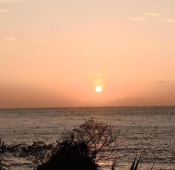 מלון כמוסות Eco Hospedaje Ata Ladrilleros