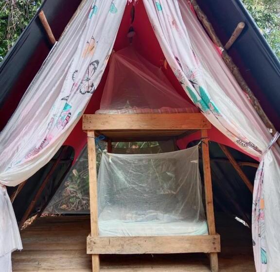 מלון כמוסות Eco Hospedaje Ata Ladrilleros