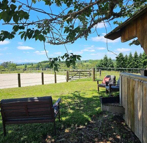 فندق Equestrian Farm Stay