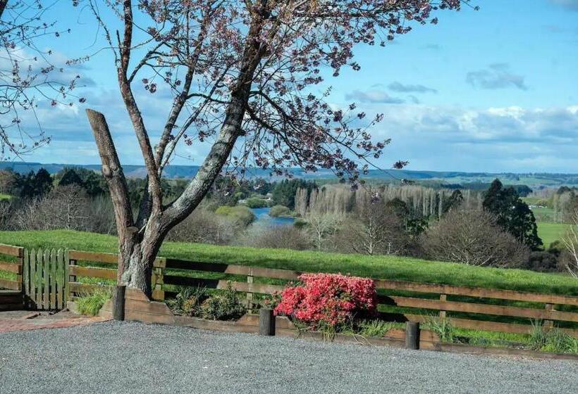 فندق Equestrian Farm Stay