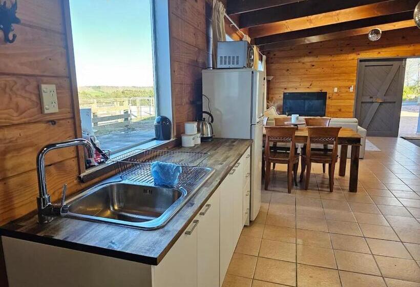 فندق Equestrian Farm Stay