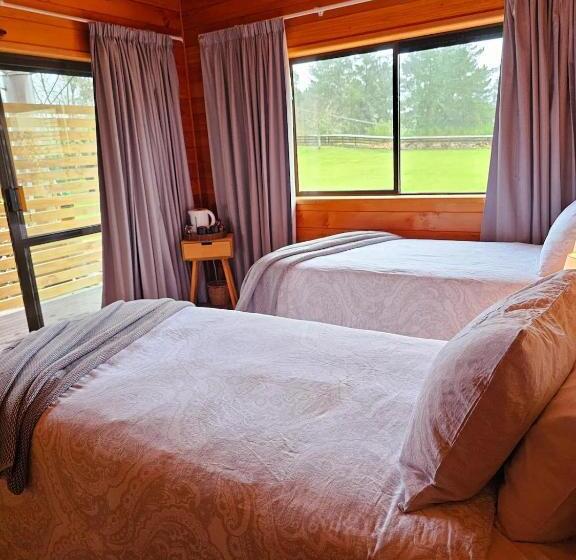 فندق Equestrian Farm Stay