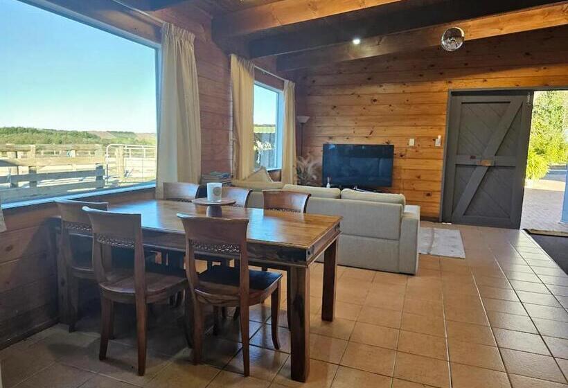 فندق Equestrian Farm Stay