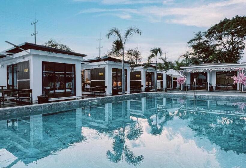 Hotelli The Toy Hoteru Resort Rayong