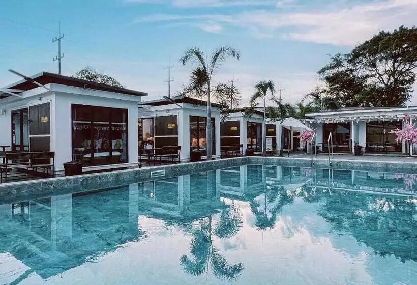 Hotelli The Toy Hoteru Resort Rayong