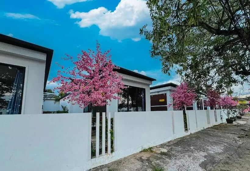 Hotelli The Toy Hoteru Resort Rayong