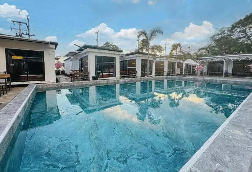 Hotelli The Toy Hoteru Resort Rayong