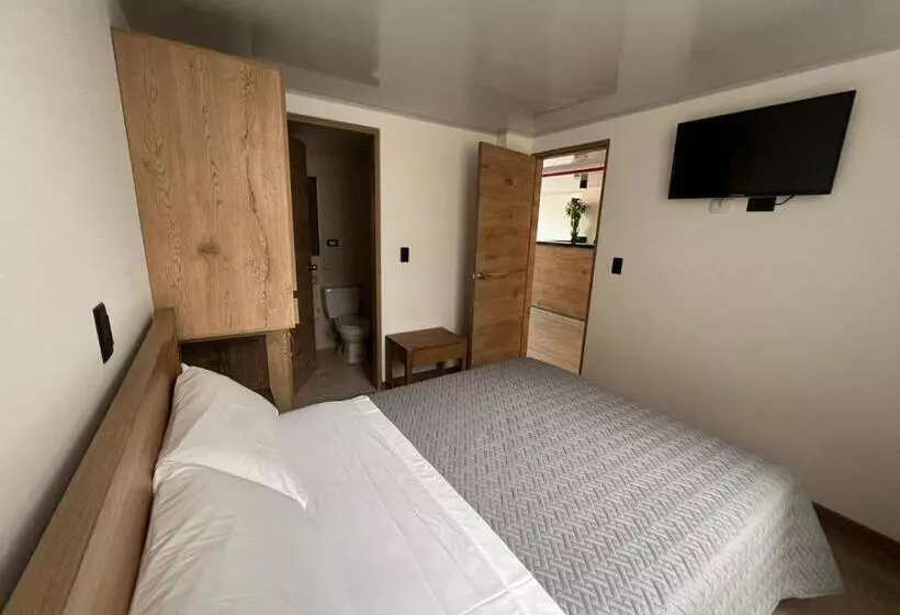 ホテル Zafiro Express