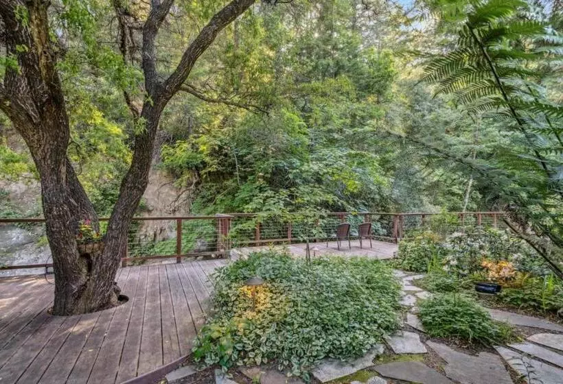 Majatalo Either Way Hideaway