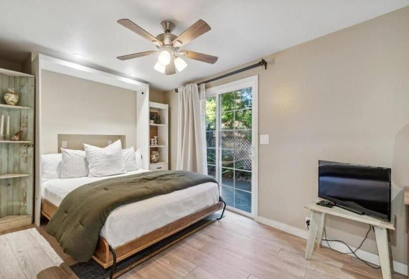 膳宿费 Either Way Hideaway