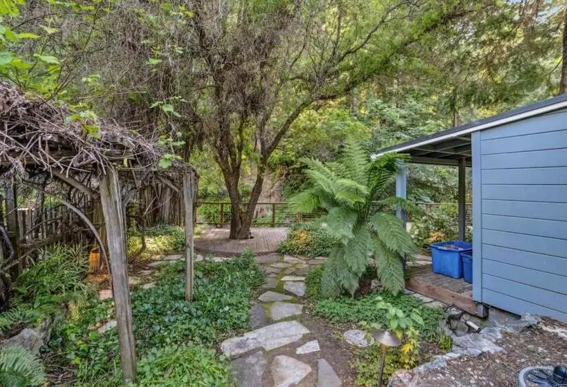 Majatalo Either Way Hideaway