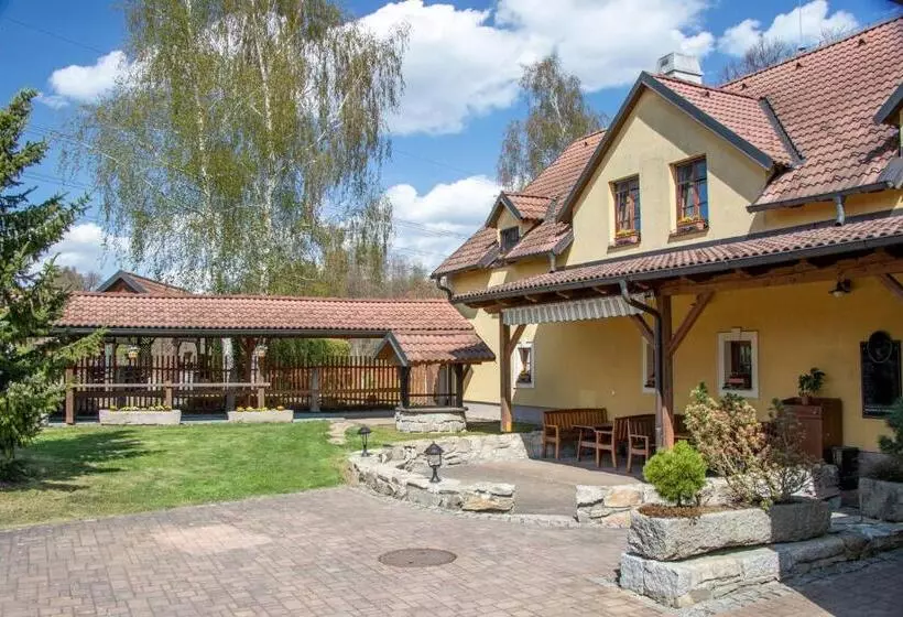 Majatalo Penzion U černého čápa