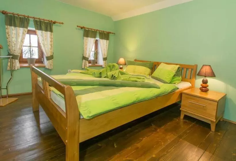 Majatalo Penzion U černého čápa