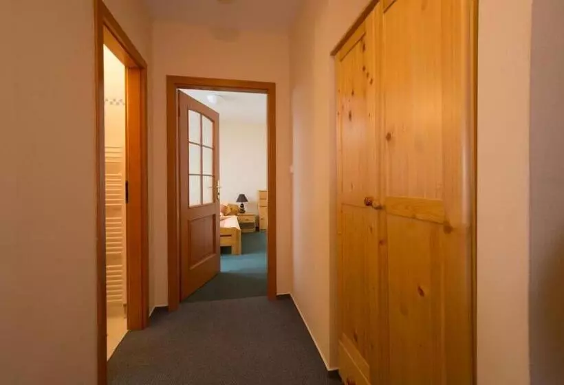 Majatalo Penzion U černého čápa