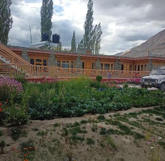 פנסיון Sumoor Lodge