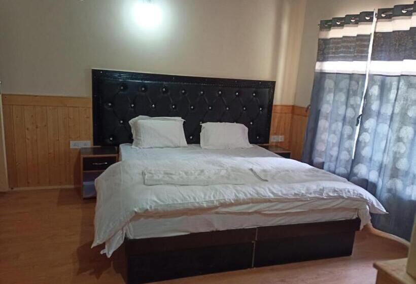 פנסיון Sumoor Lodge