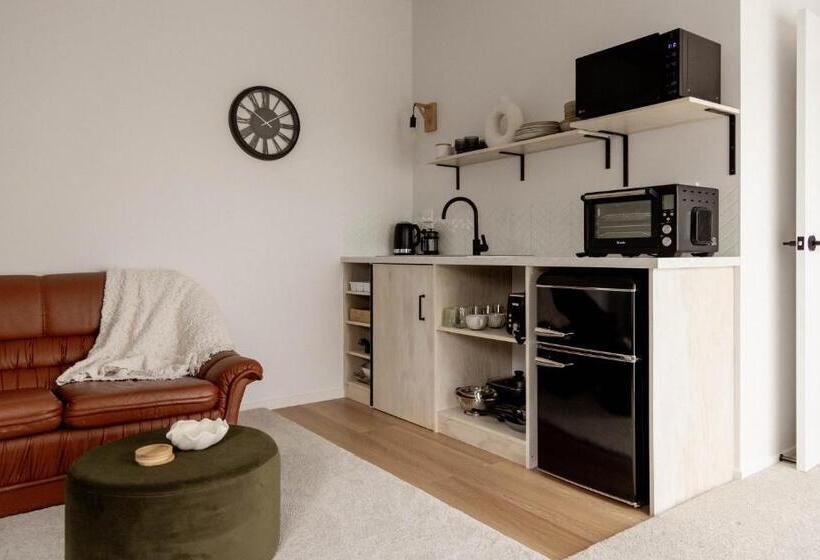 پانسیون The Shed