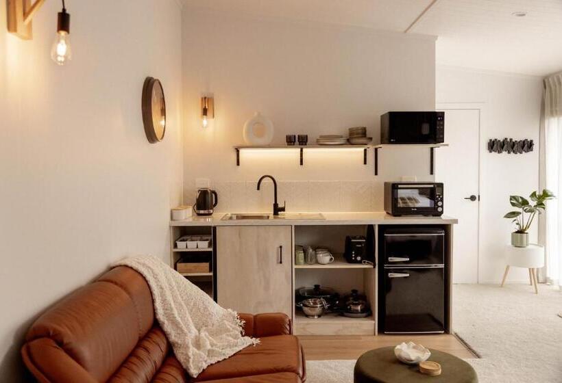 پانسیون The Shed