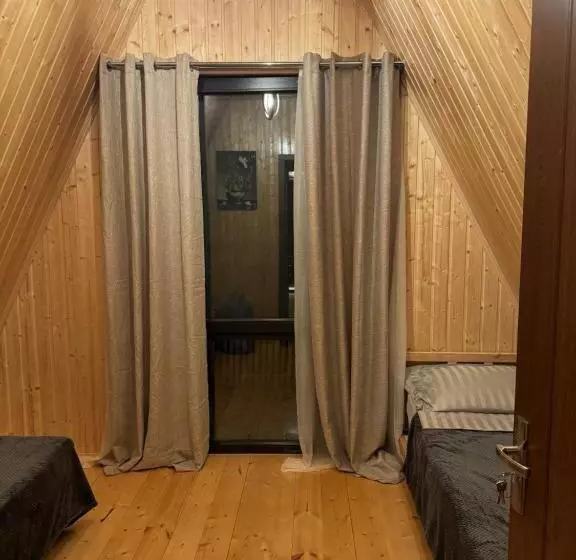 پانسیون Woodlandracha