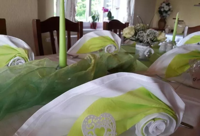 Retkeilymaja Gasthaus Talsperre  Gaststätte Und Pension