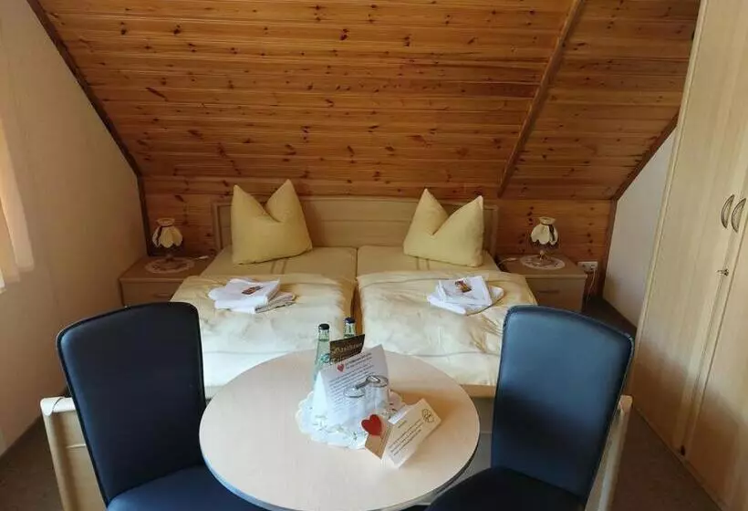 Retkeilymaja Gasthaus Talsperre  Gaststätte Und Pension