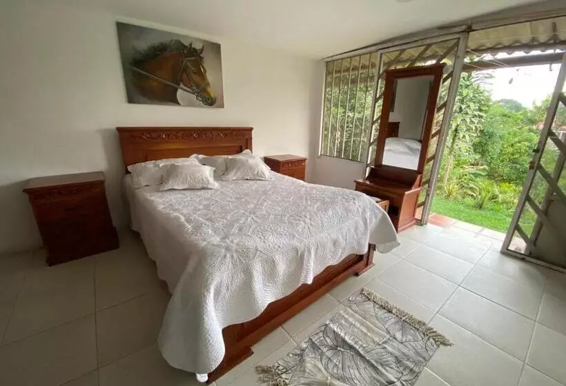 ユースホステル Hostal Mar Y Luz